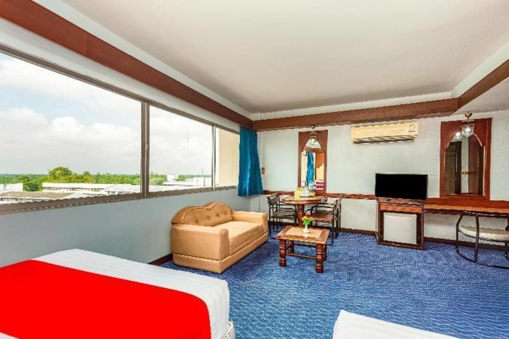 Oyo 441 Grand Thara Hotel Surat Thani Buitenkant foto