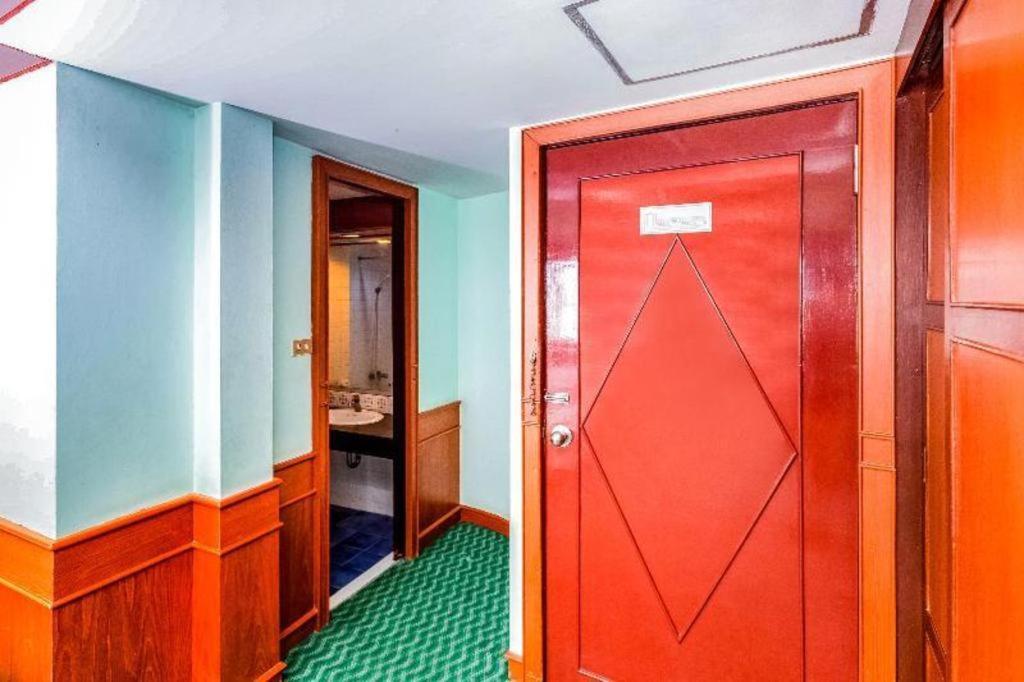 Oyo 441 Grand Thara Hotel Surat Thani Buitenkant foto
