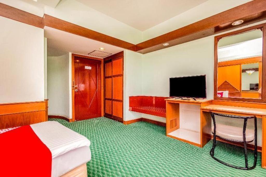 Oyo 441 Grand Thara Hotel Surat Thani Buitenkant foto
