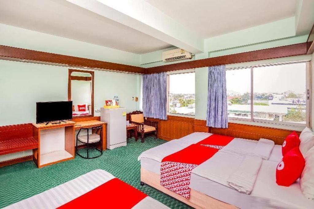Oyo 441 Grand Thara Hotel Surat Thani Buitenkant foto