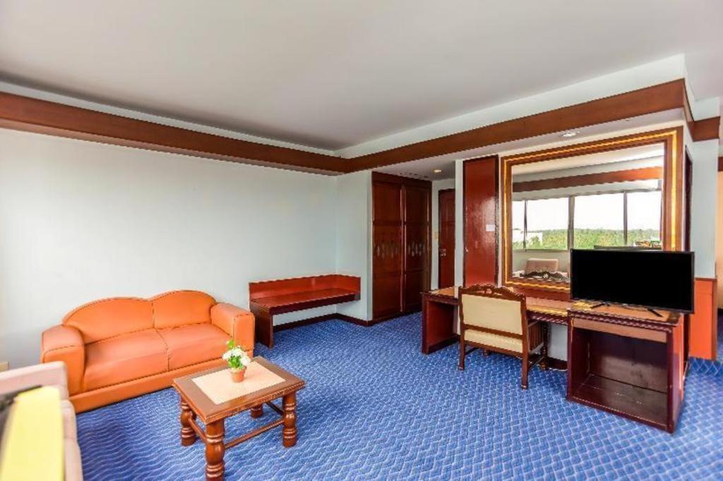 Oyo 441 Grand Thara Hotel Surat Thani Buitenkant foto