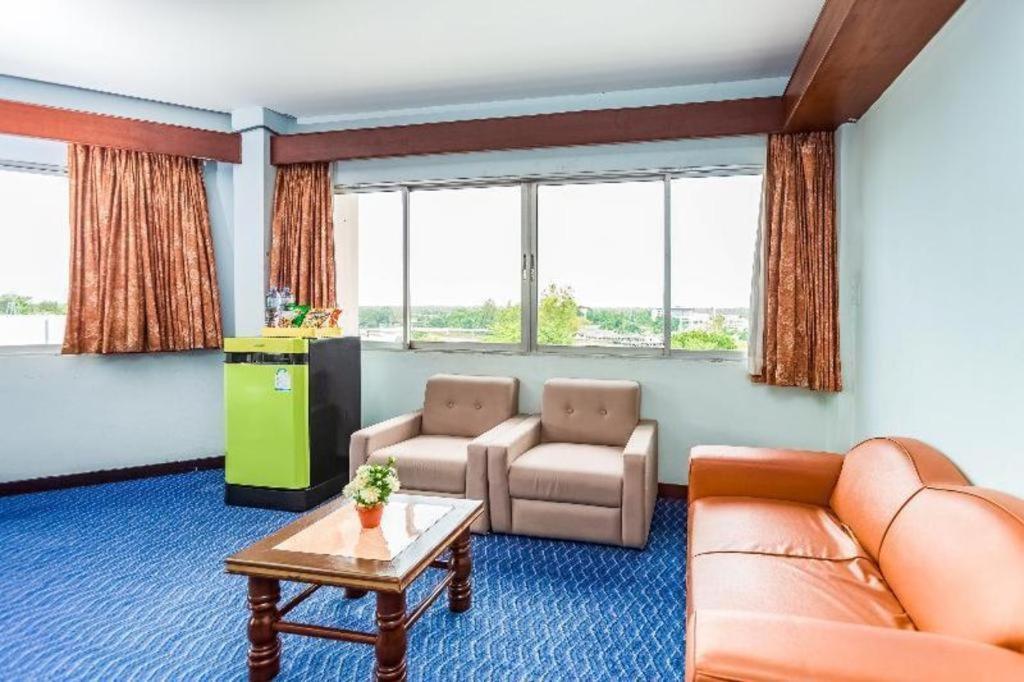 Oyo 441 Grand Thara Hotel Surat Thani Buitenkant foto