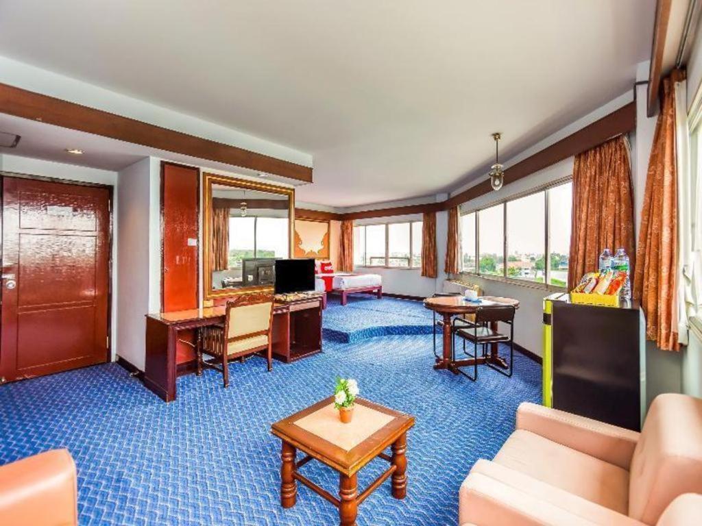 Oyo 441 Grand Thara Hotel Surat Thani Buitenkant foto