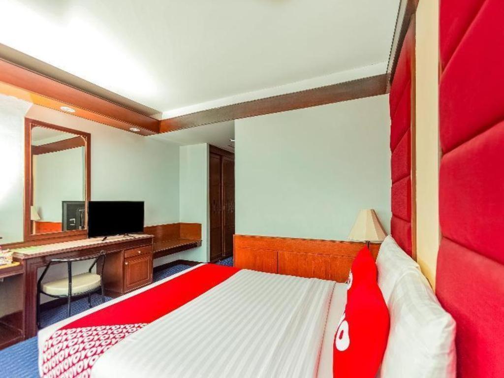 Oyo 441 Grand Thara Hotel Surat Thani Buitenkant foto