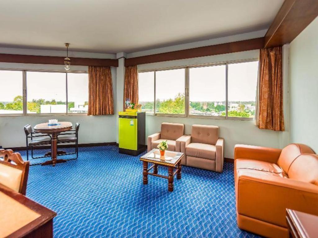 Oyo 441 Grand Thara Hotel Surat Thani Buitenkant foto