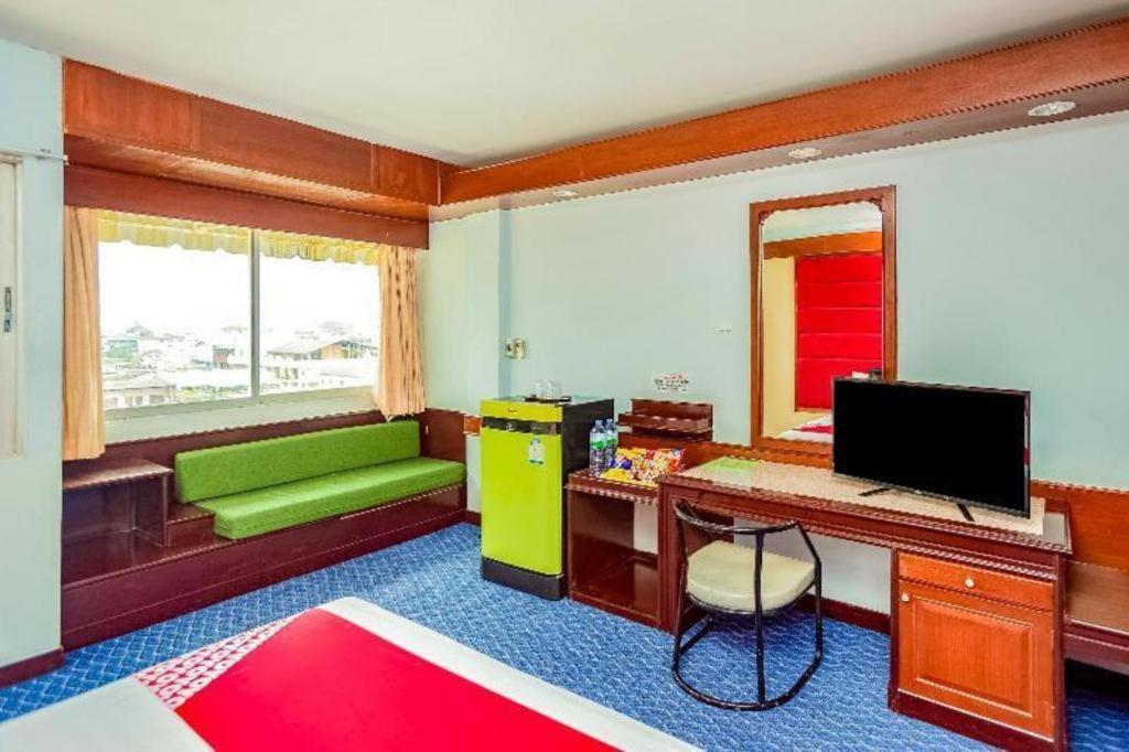 Oyo 441 Grand Thara Hotel Surat Thani Buitenkant foto