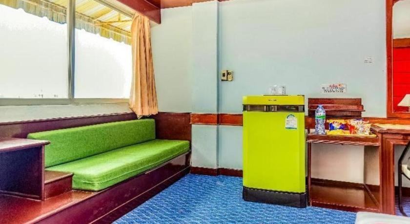 Oyo 441 Grand Thara Hotel Surat Thani Buitenkant foto