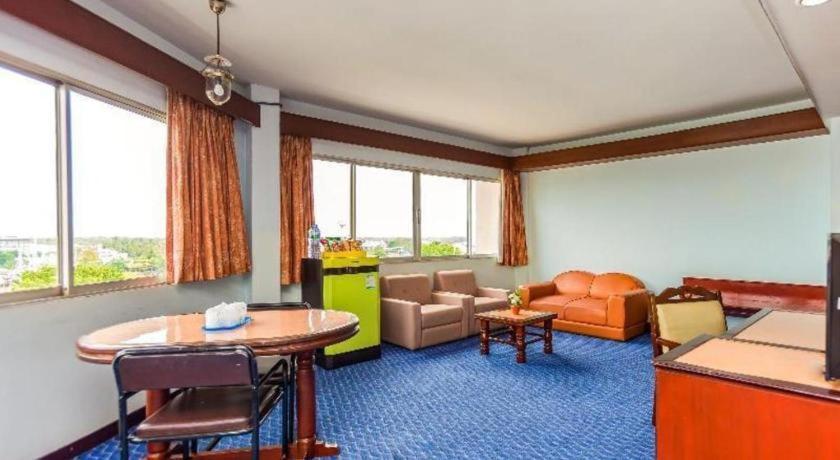 Oyo 441 Grand Thara Hotel Surat Thani Buitenkant foto