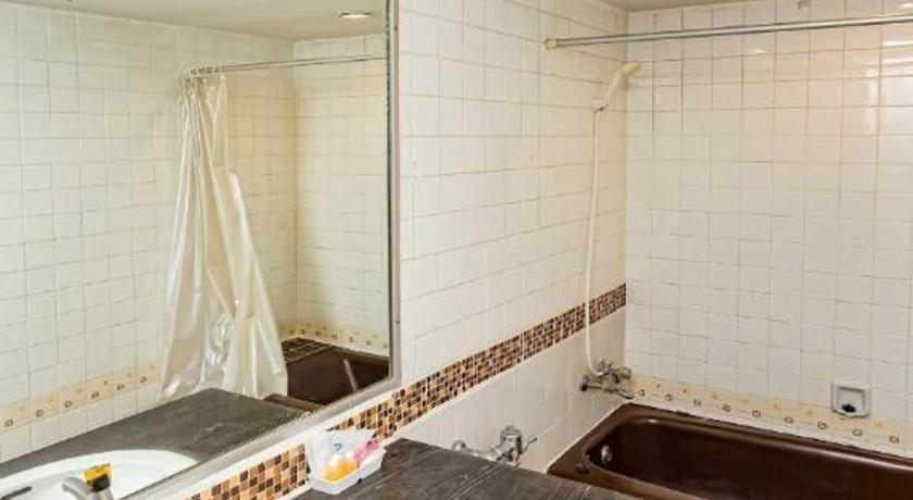 Oyo 441 Grand Thara Hotel Surat Thani Buitenkant foto