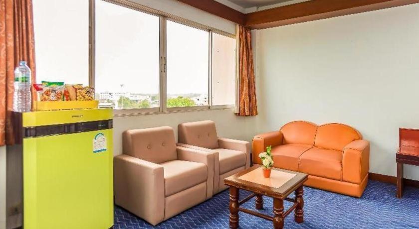 Oyo 441 Grand Thara Hotel Surat Thani Buitenkant foto