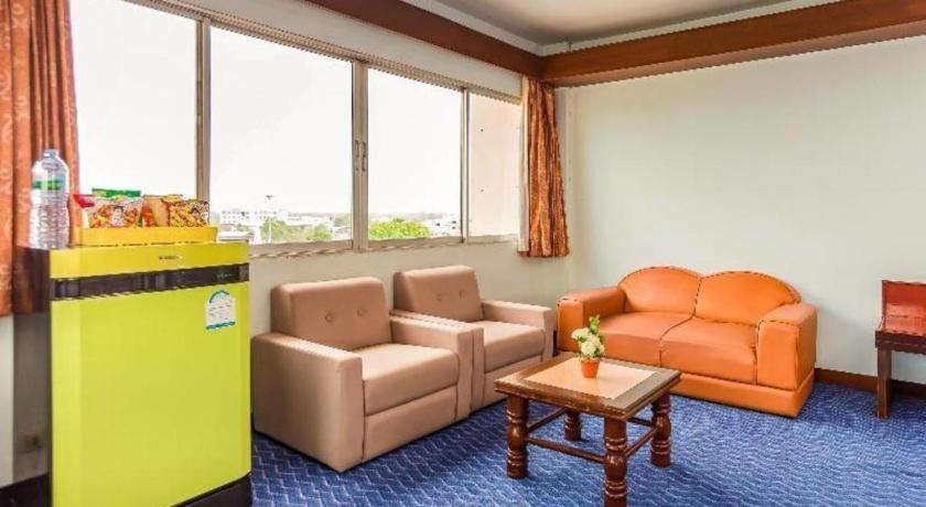 Oyo 441 Grand Thara Hotel Surat Thani Buitenkant foto