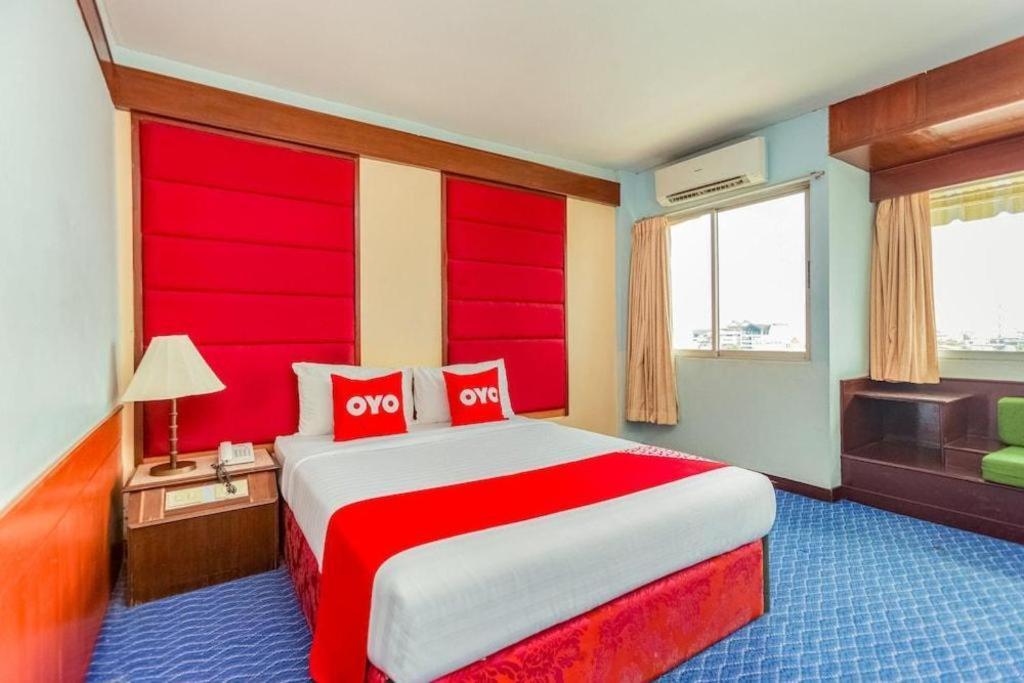 Oyo 441 Grand Thara Hotel Surat Thani Buitenkant foto