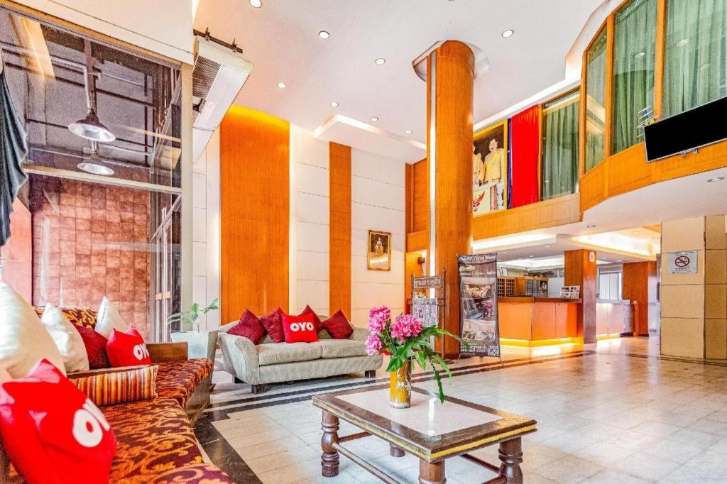 Oyo 441 Grand Thara Hotel Surat Thani Buitenkant foto